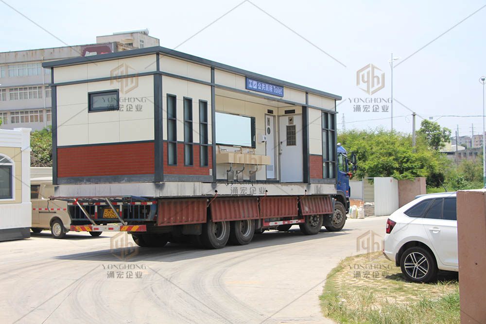 生態(tài)環(huán)保廁所裝車(chē)